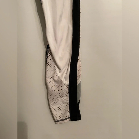 Athleta High Rise Precision 7/8 Legging - Picture 2 of 7